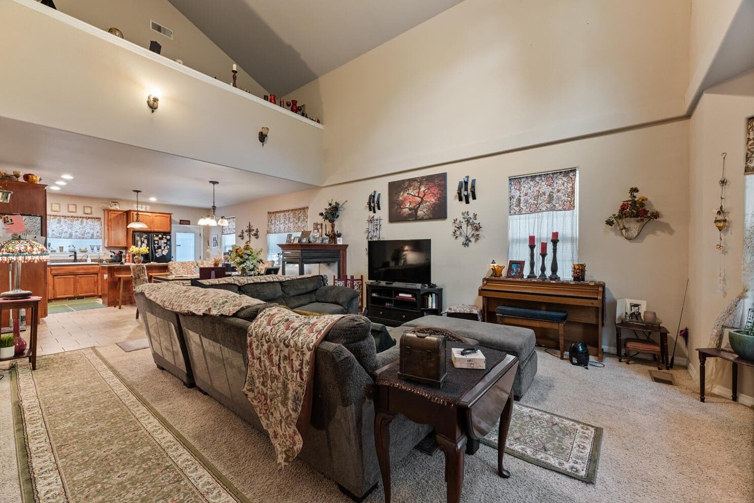Photo of 2160 Crestbrook 4 of 27
