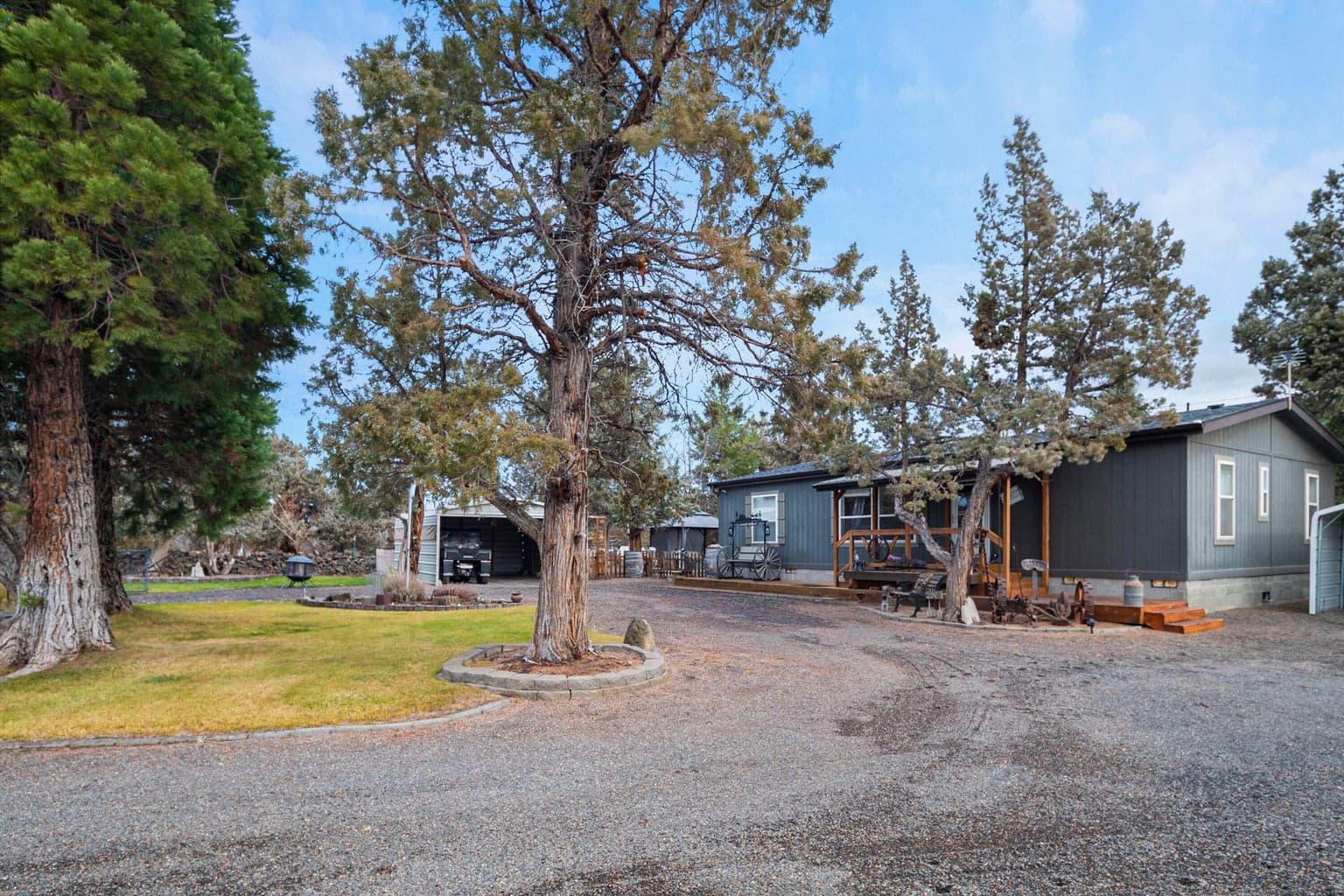 Photo of 4572 49th 2 of 21