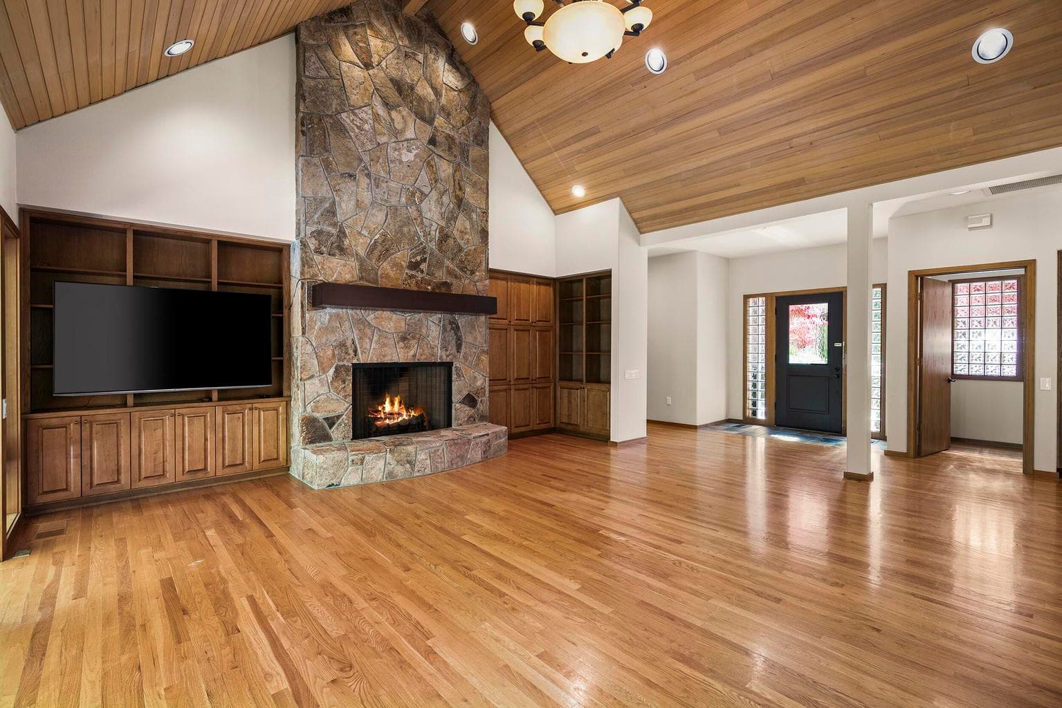 Photo of 60645 Taos 5 of 62