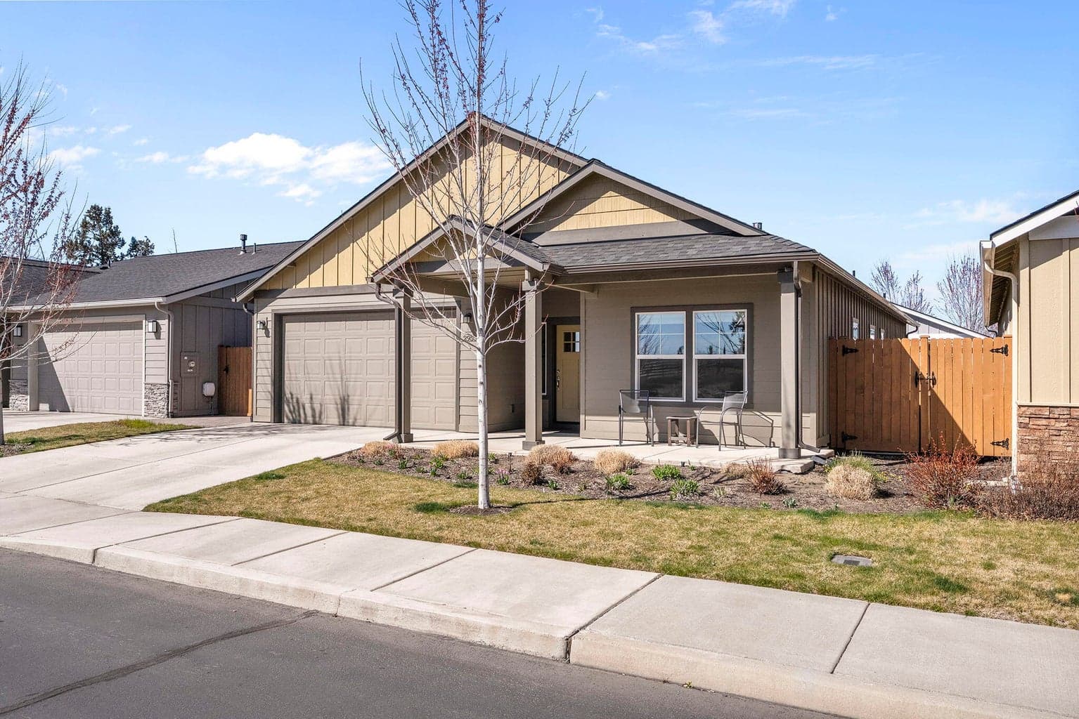 Photo of 2955 Greenwood 1 of 29