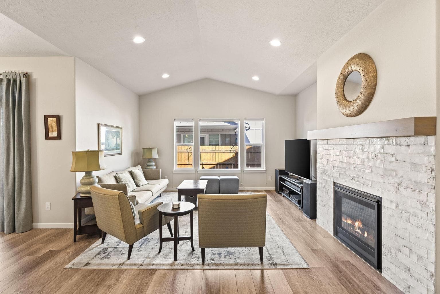 Photo of 2955 Greenwood 4 of 29