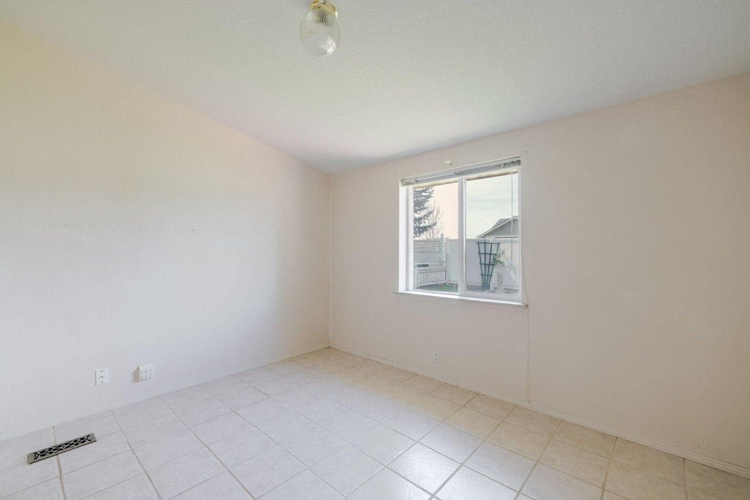 Photo of 1645 NE 6th Street 19 of 26