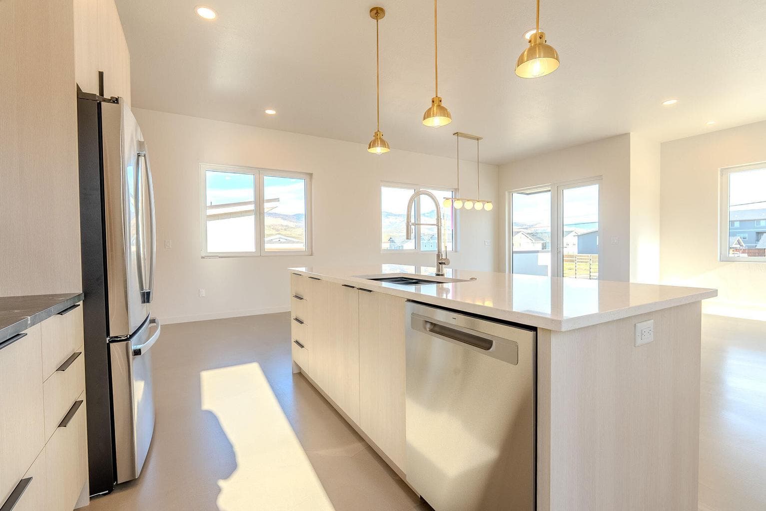 Photo of 312 Rapp 3 of 37