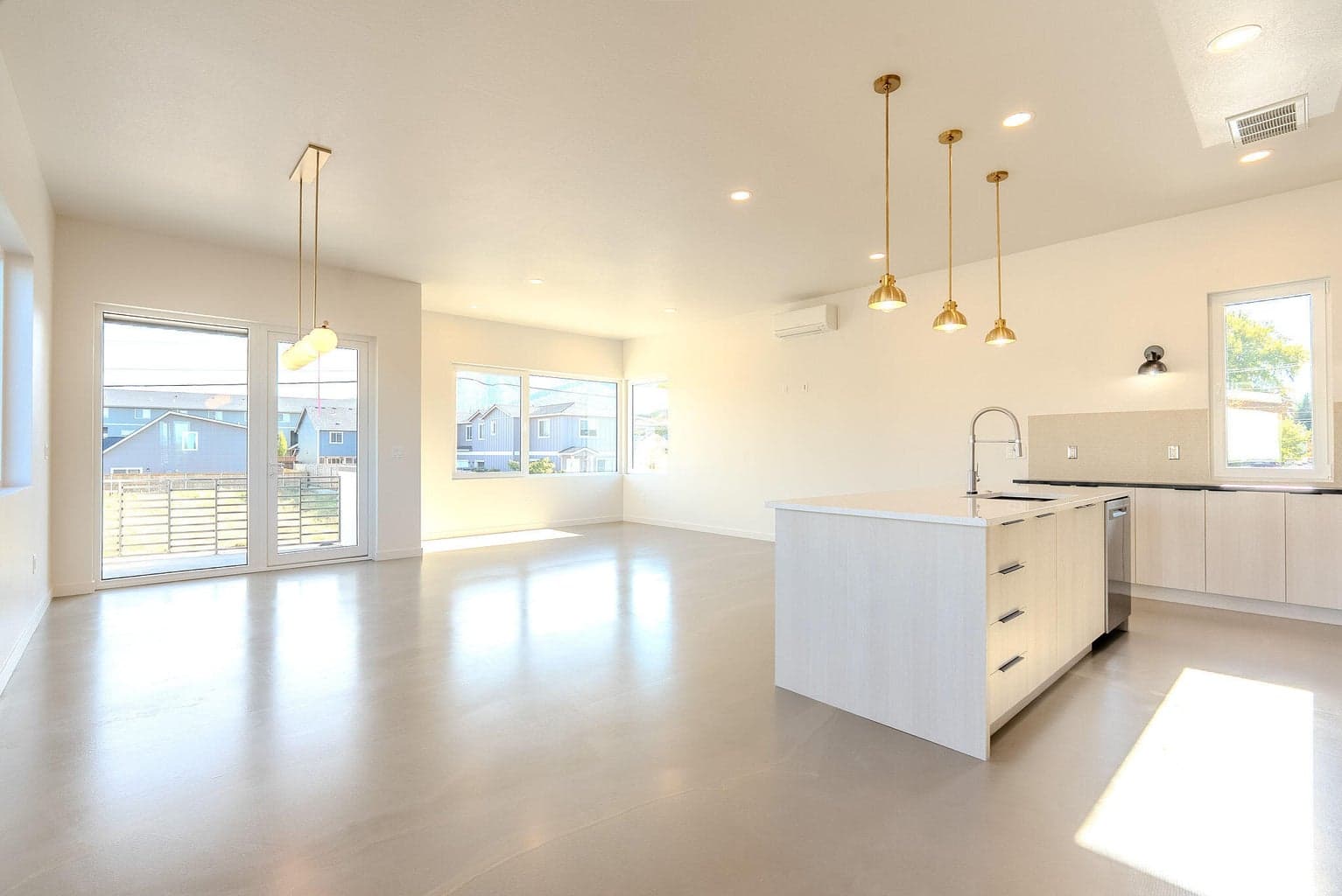 Photo of 312 Rapp 2 of 37