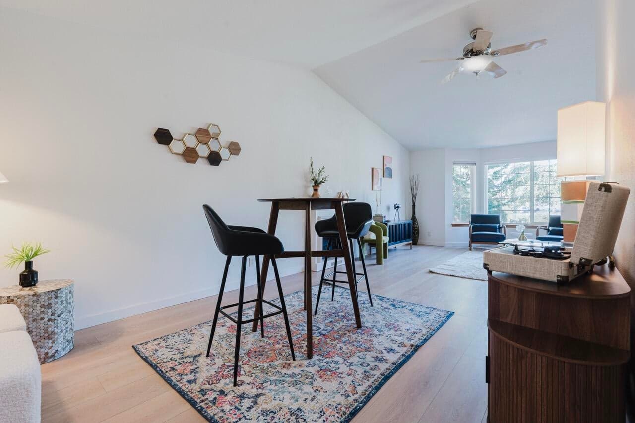 Photo of 3169 NE Elizabeth Court 18 of 36