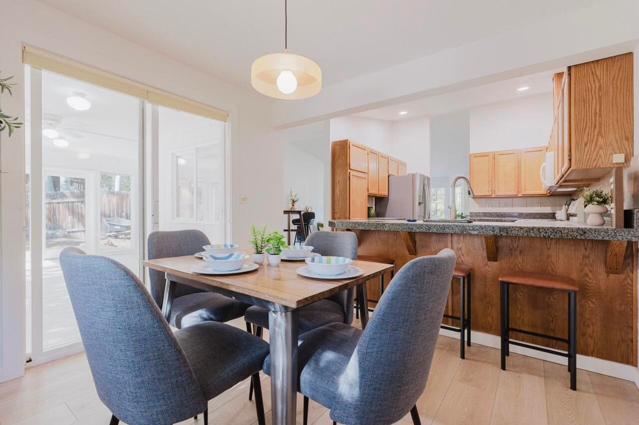 Photo of 3169 NE Elizabeth Court 19 of 36
