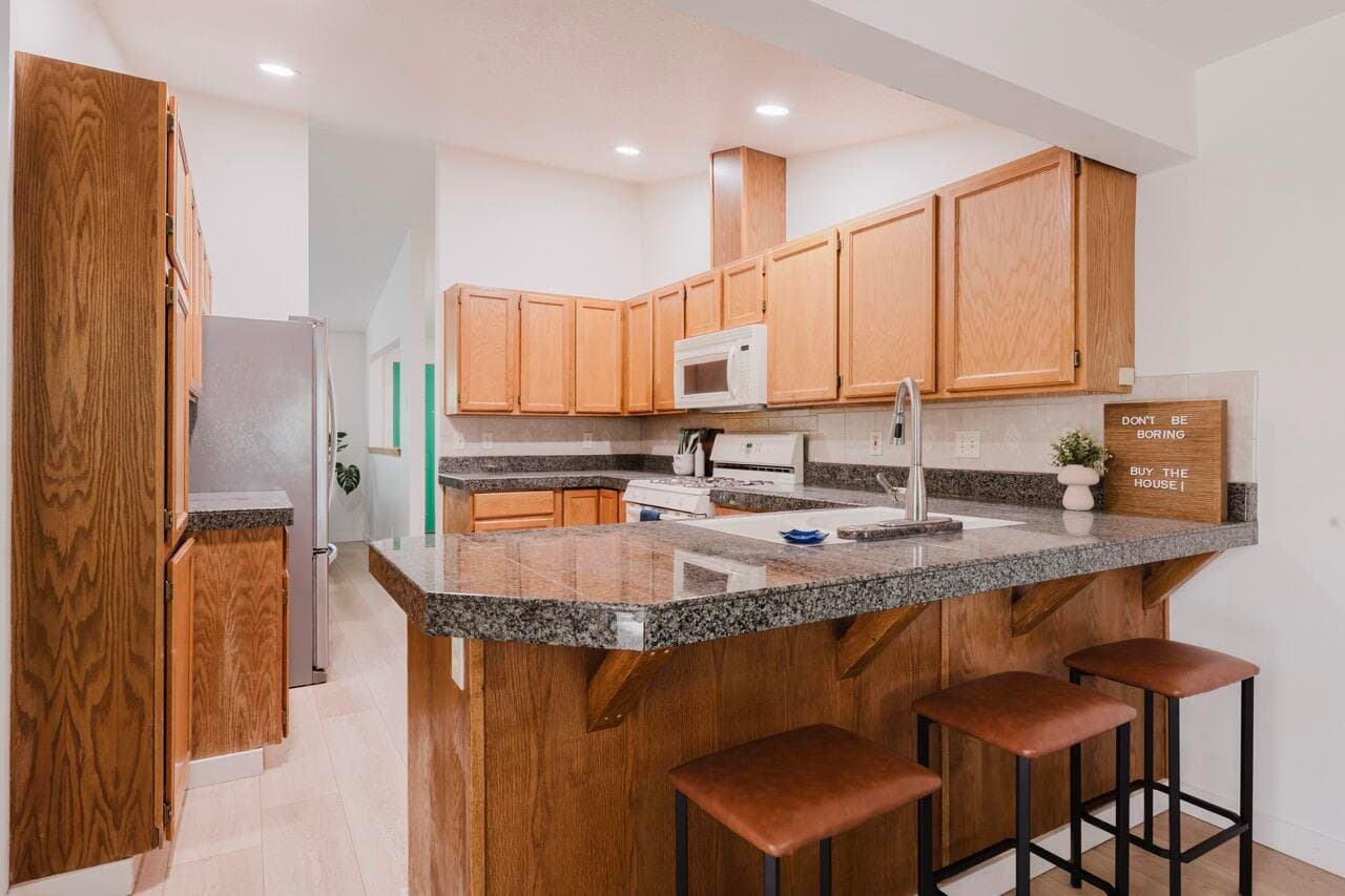 Photo of 3169 NE Elizabeth Court 20 of 36