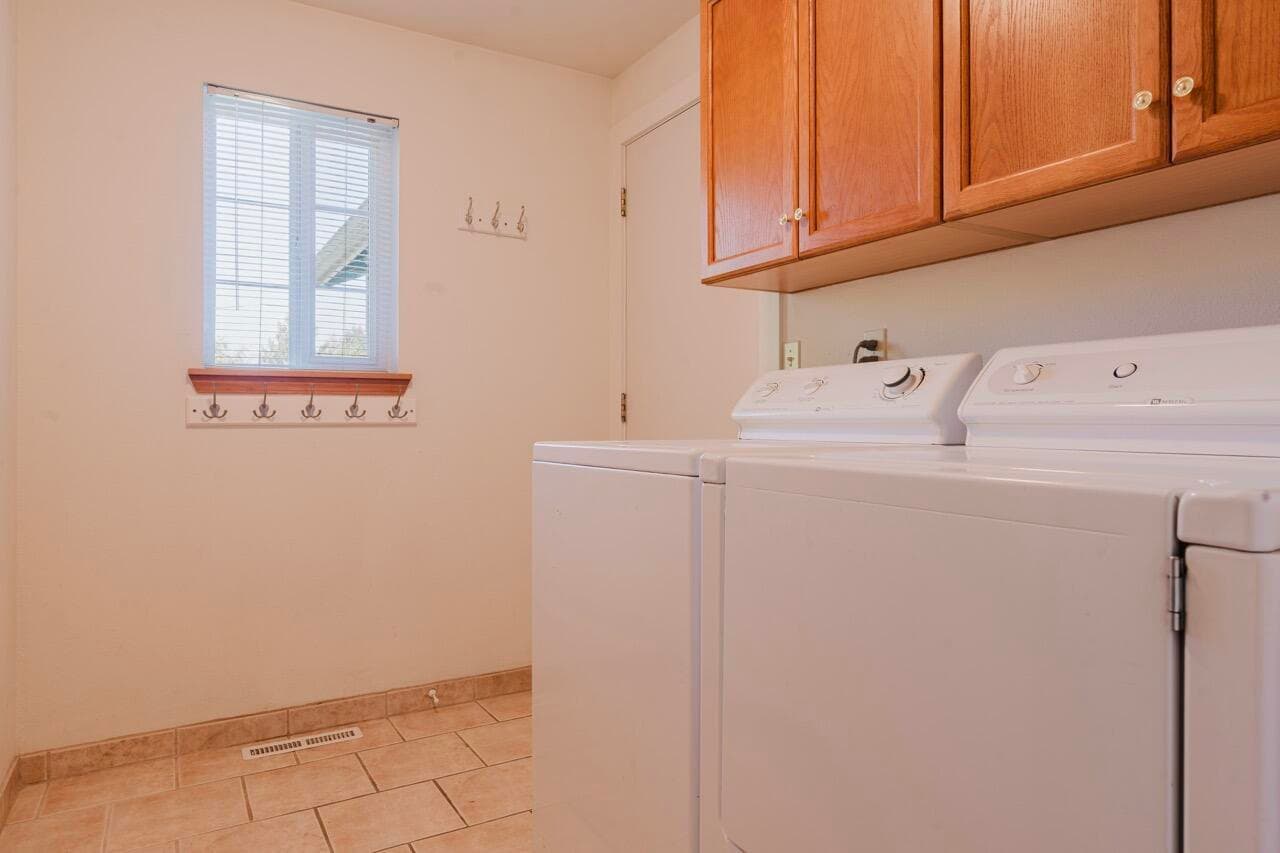 Photo of 3169 NE Elizabeth Court 36 of 36
