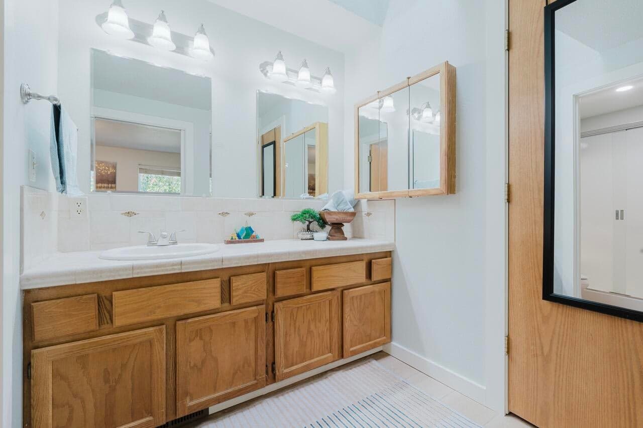 Photo of 3169 NE Elizabeth Court 31 of 36