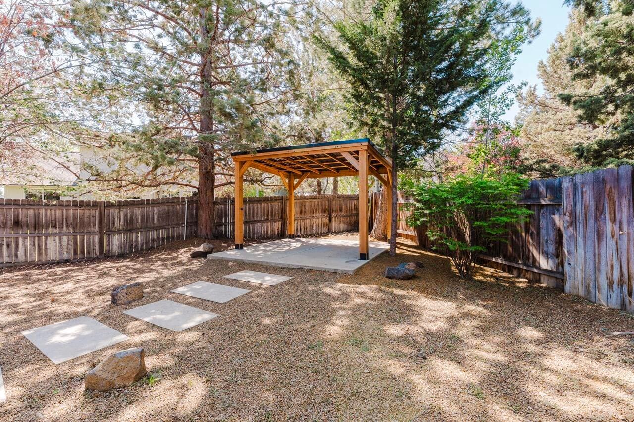 Photo of 3169 NE Elizabeth Court 9 of 36