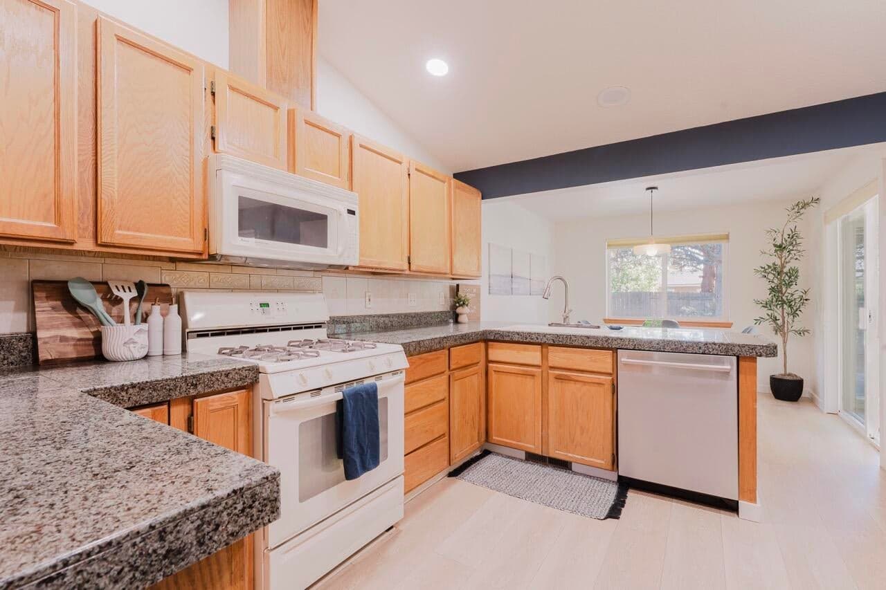 Photo of 3169 NE Elizabeth Court 21 of 36