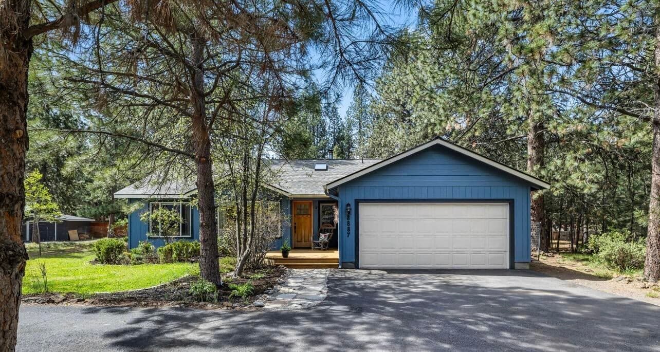 1 acre of 1 Level Living!