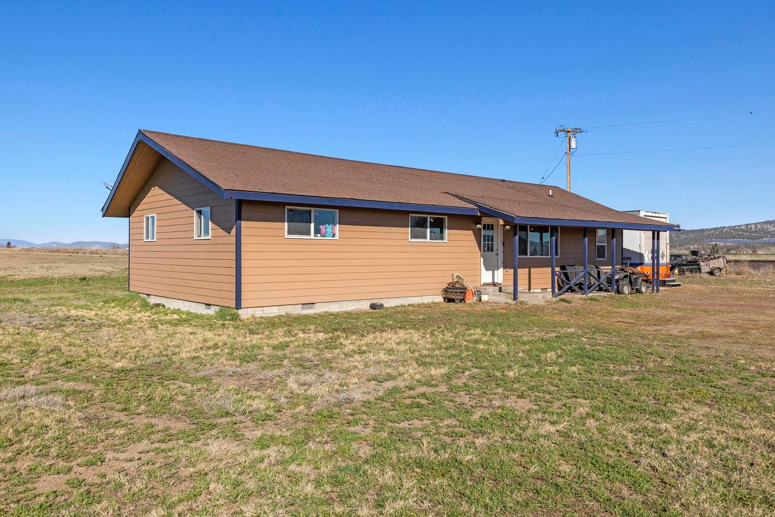 Photo of 23810 Gaines 1 of 28