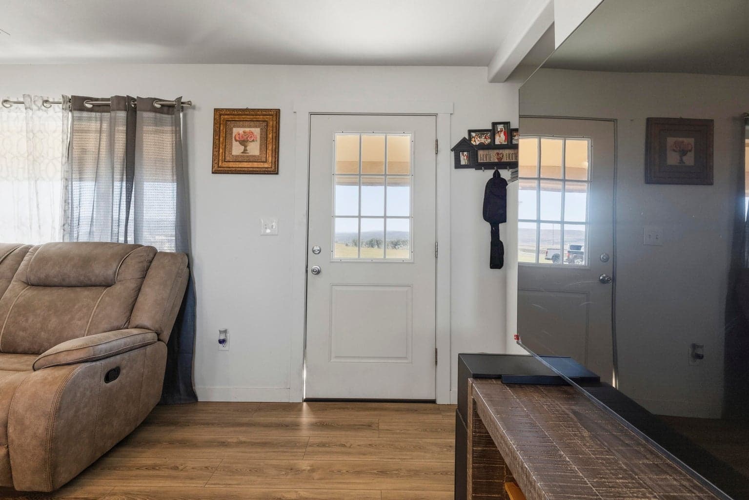 Photo of 23810 Gaines 3 of 28