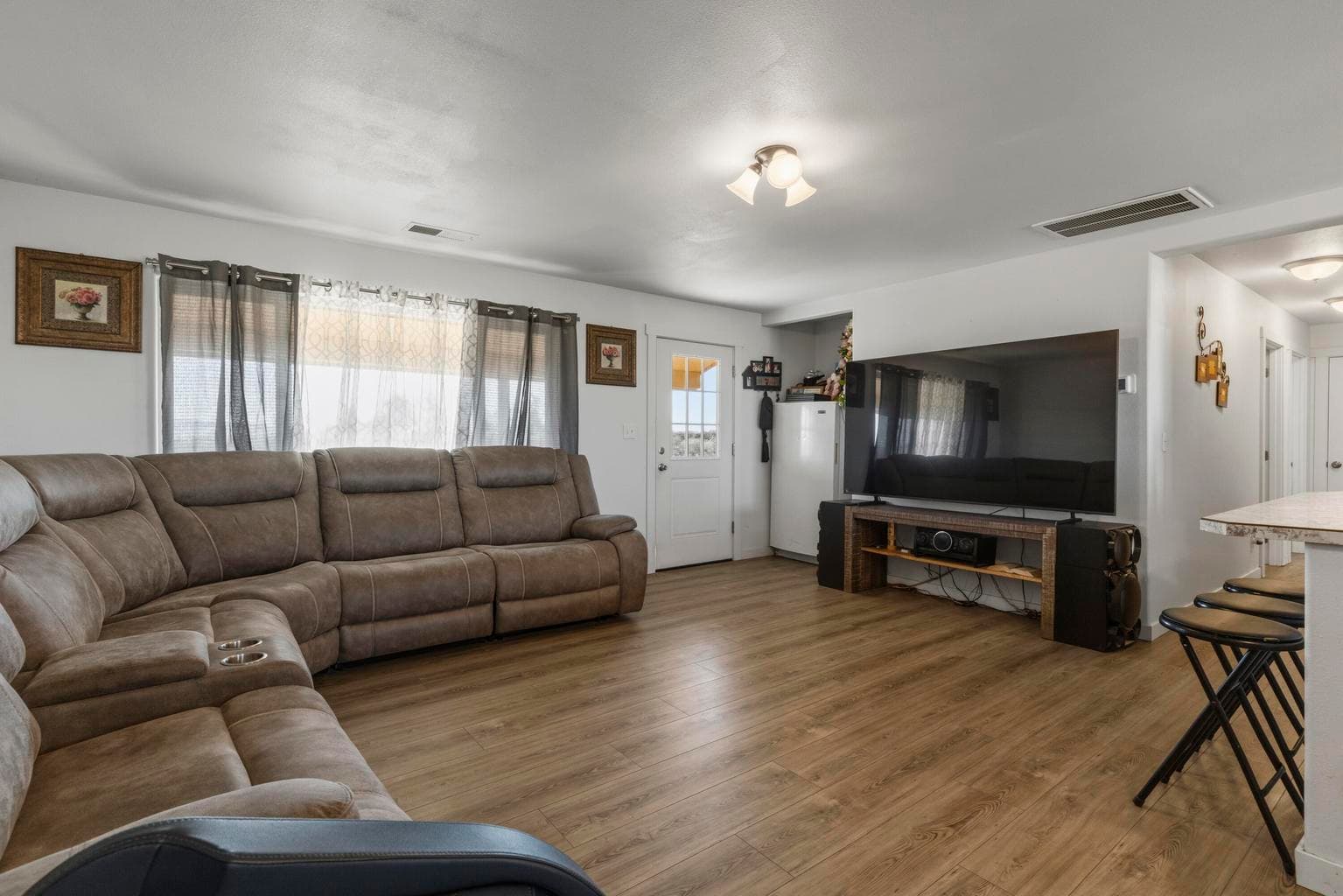 Photo of 23810 Gaines 4 of 28
