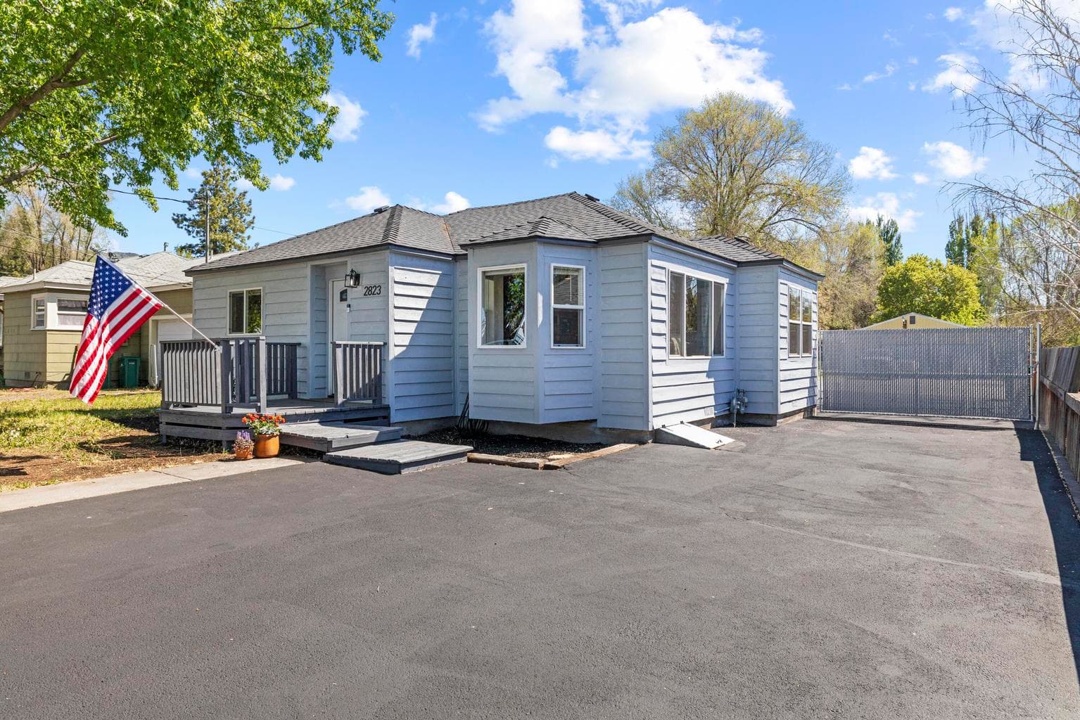 2823 Homedale