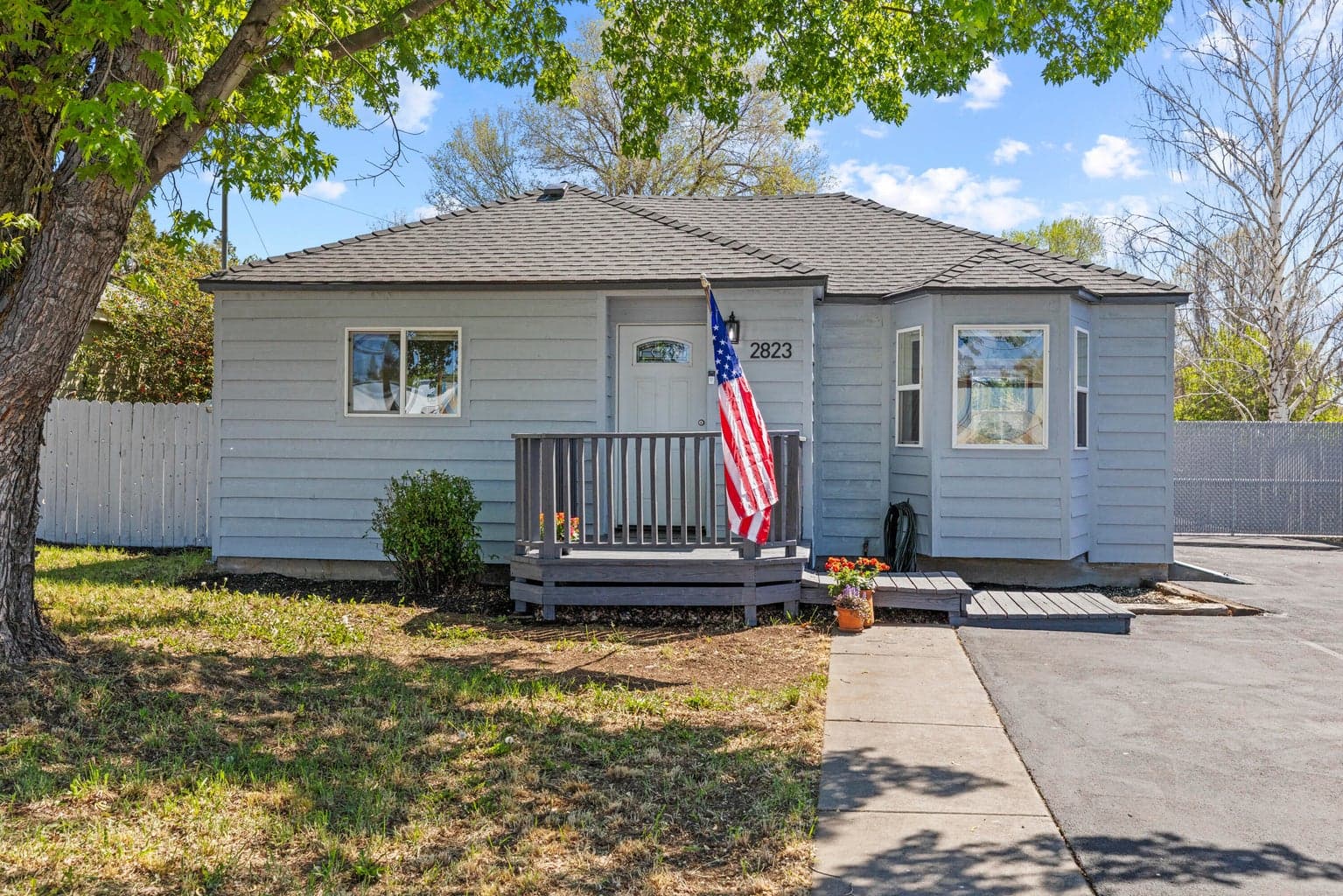 Photo of 2823 Homedale 2 of 37