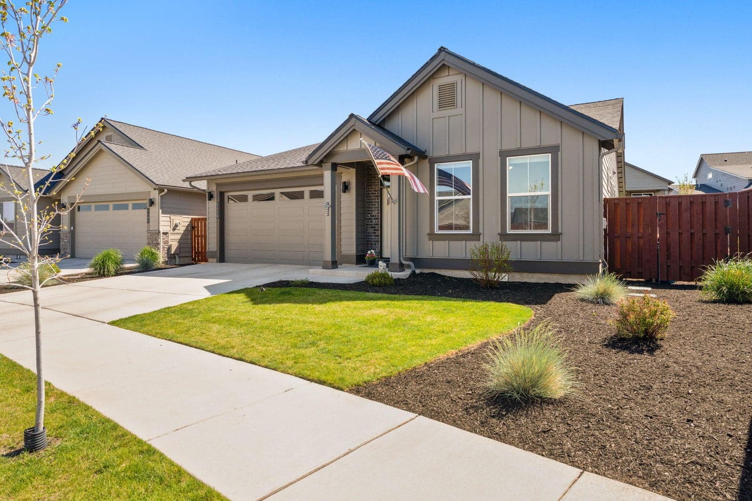 Photo of 1476 Rosemont 2 of 54