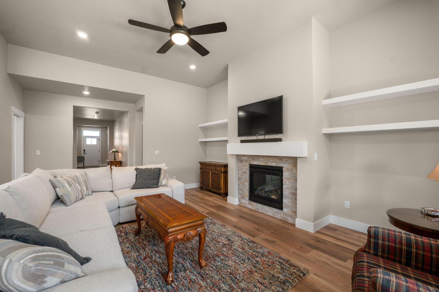 Photo of 1476 NE Rosemont Street 21 of 54