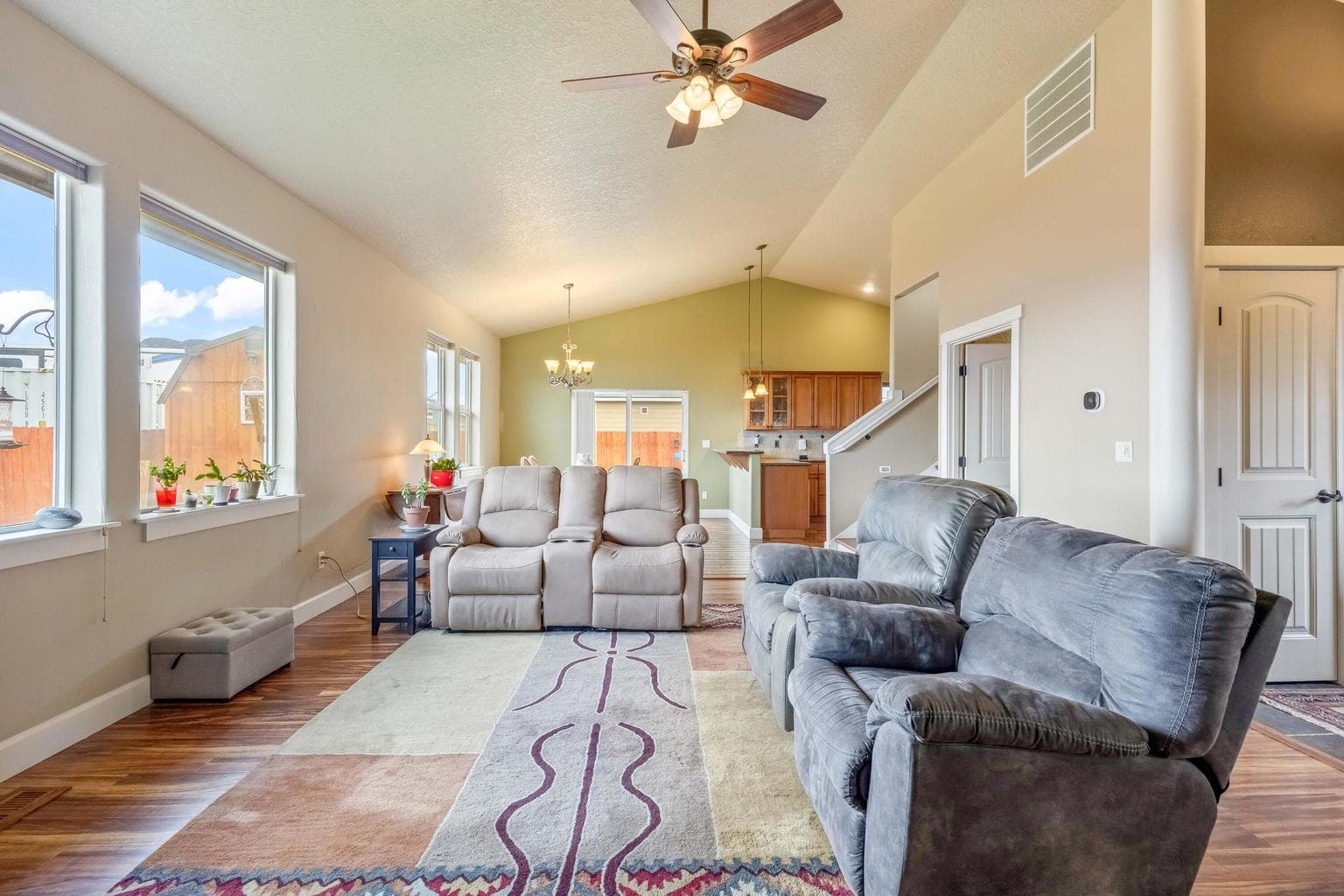 Photo of 570 Mountain Ridge 5 of 43