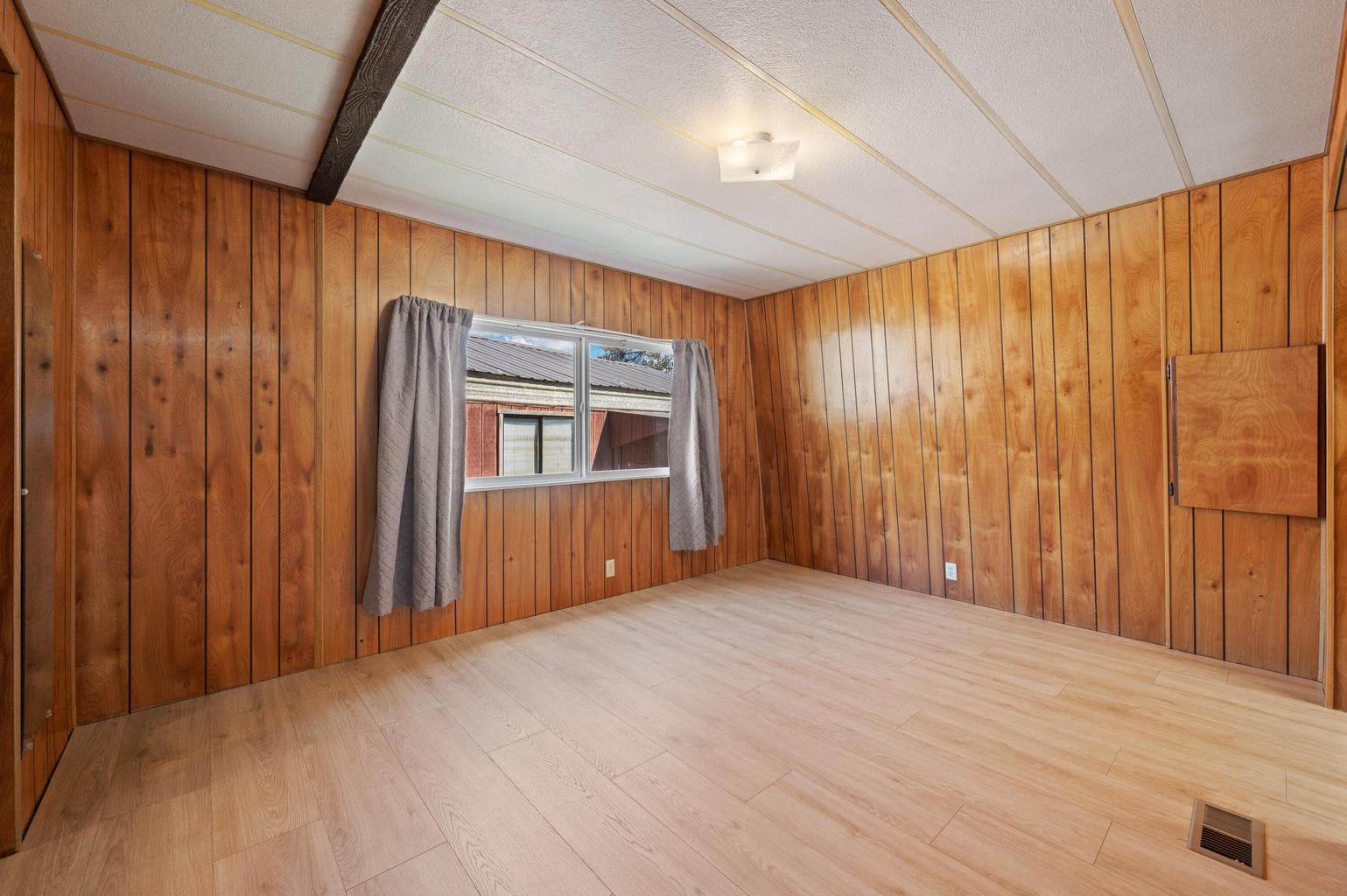 Photo of 133 SW Tompsett Street 22 of 56