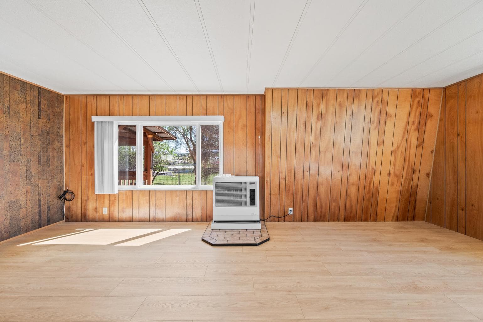 Photo of 133 SW Tompsett Street 10 of 56