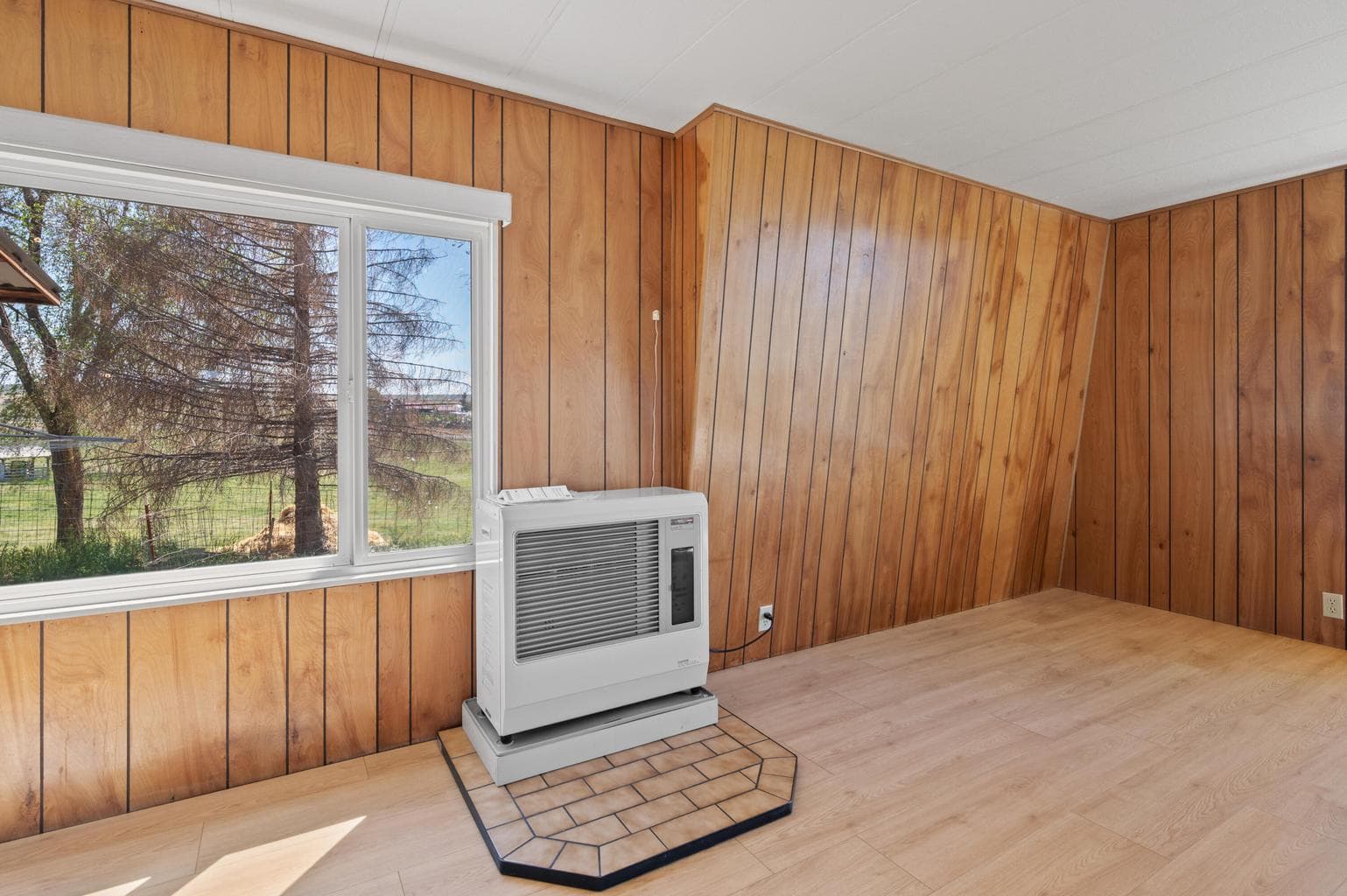 Photo of 133 SW Tompsett Street 11 of 56