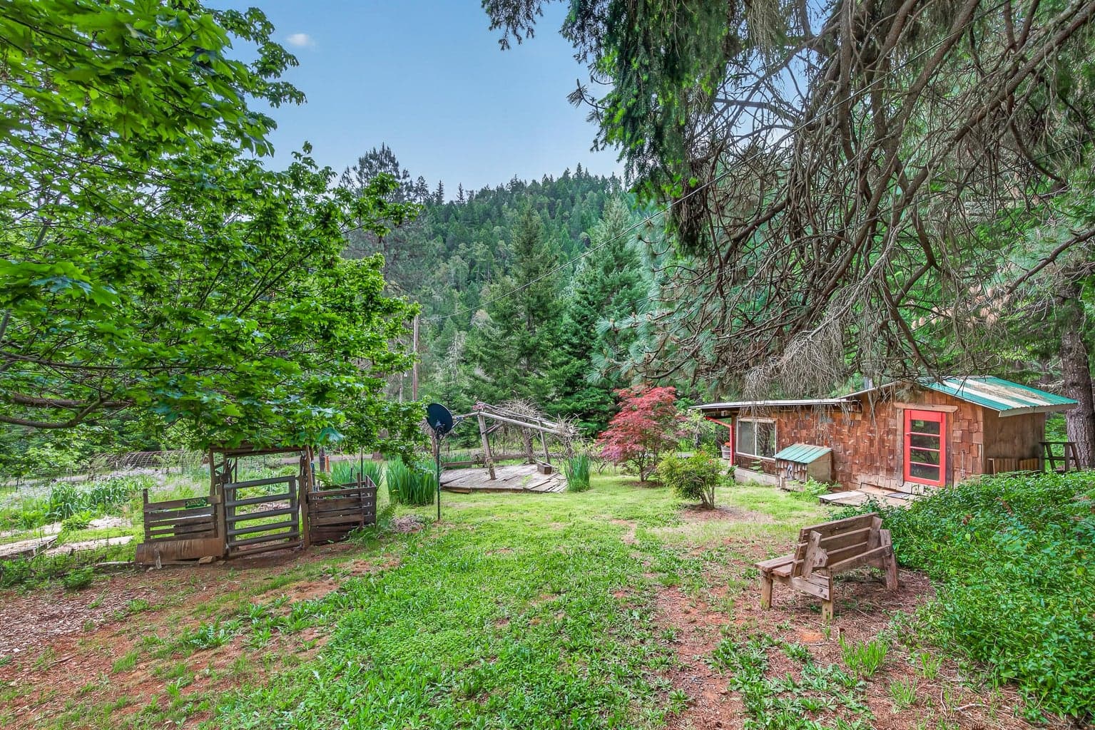 Garden cabin with view