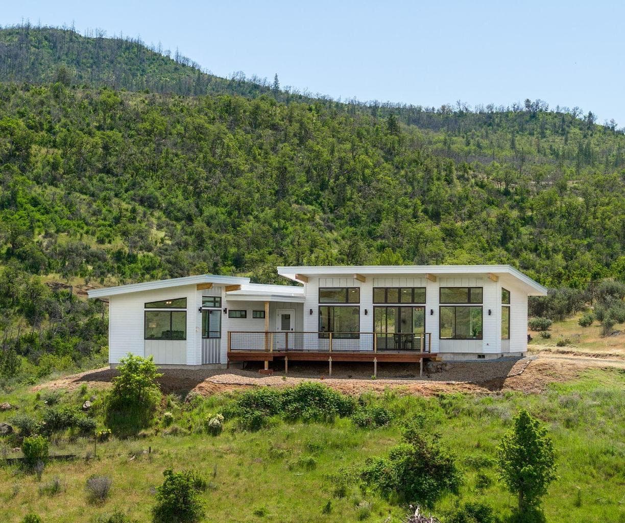 Photo of 3300 Butte Falls 2 of 45
