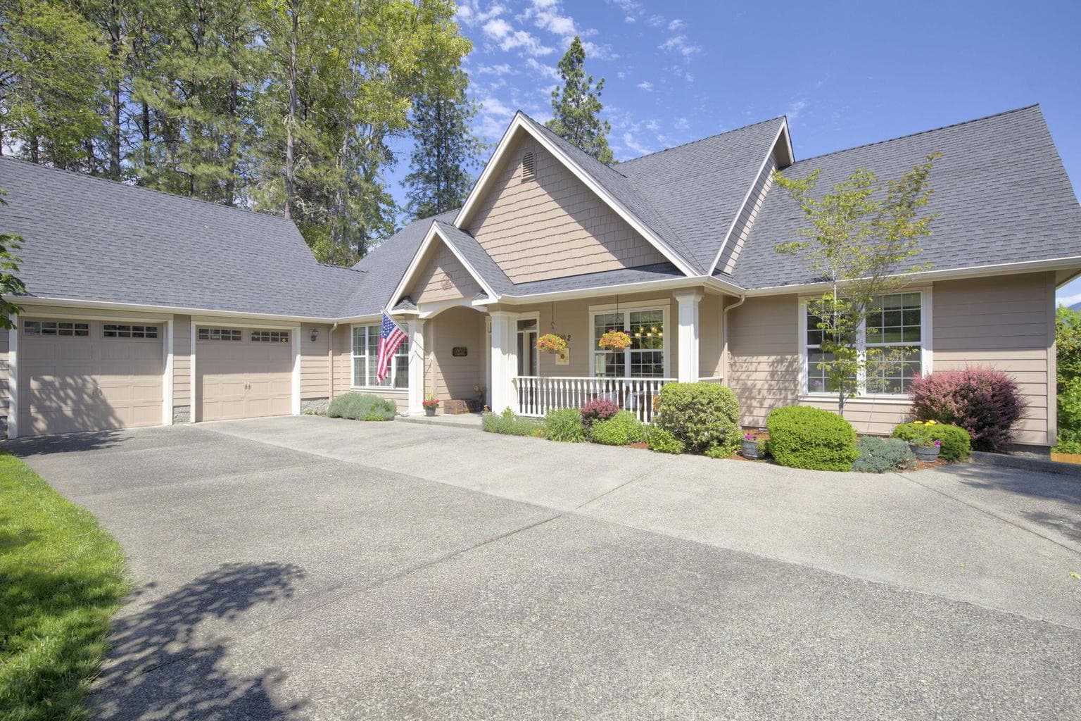 2202 SE Linden Ln