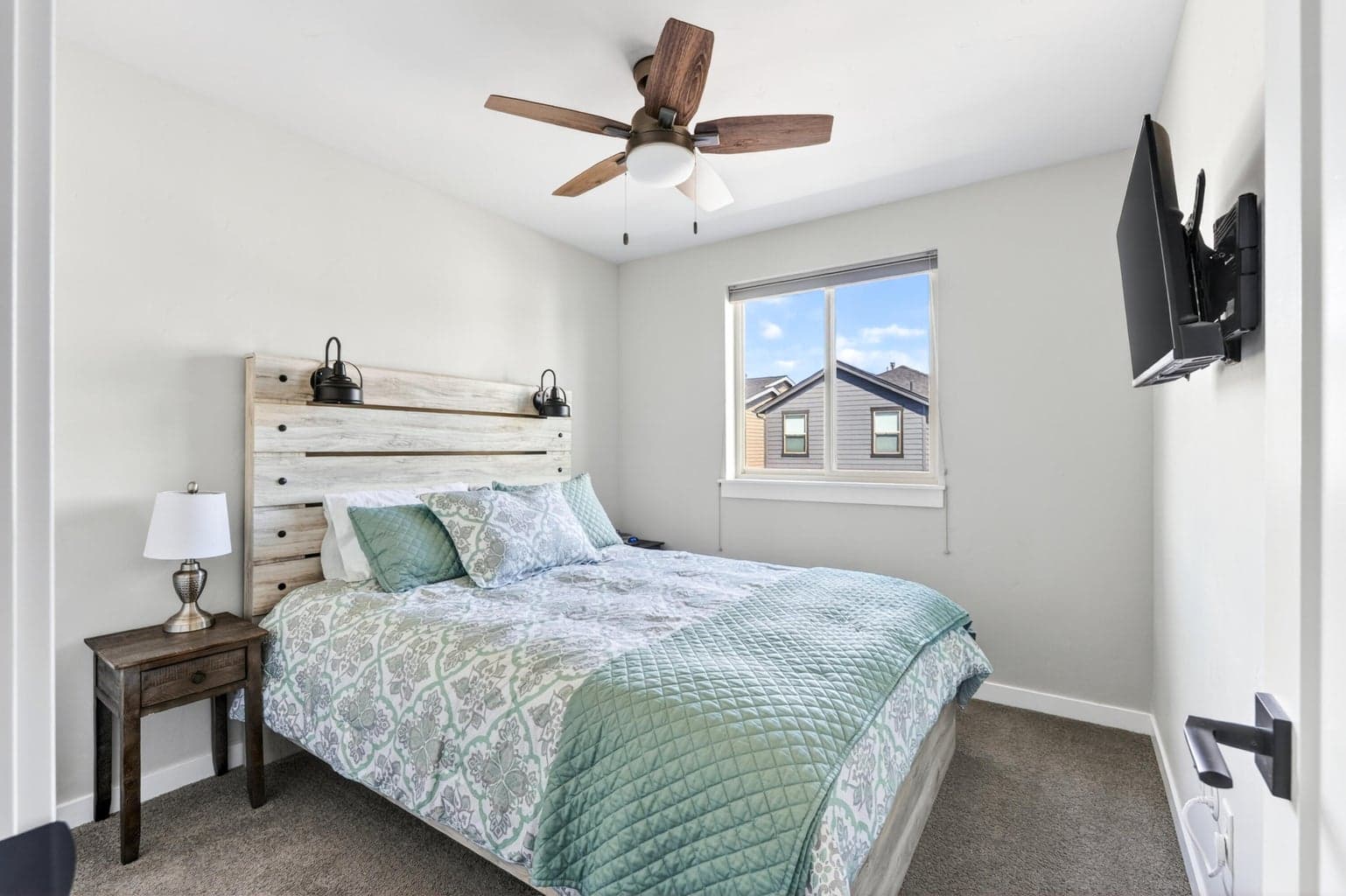 Photo of 4572 SW 37th Street 12 of 18