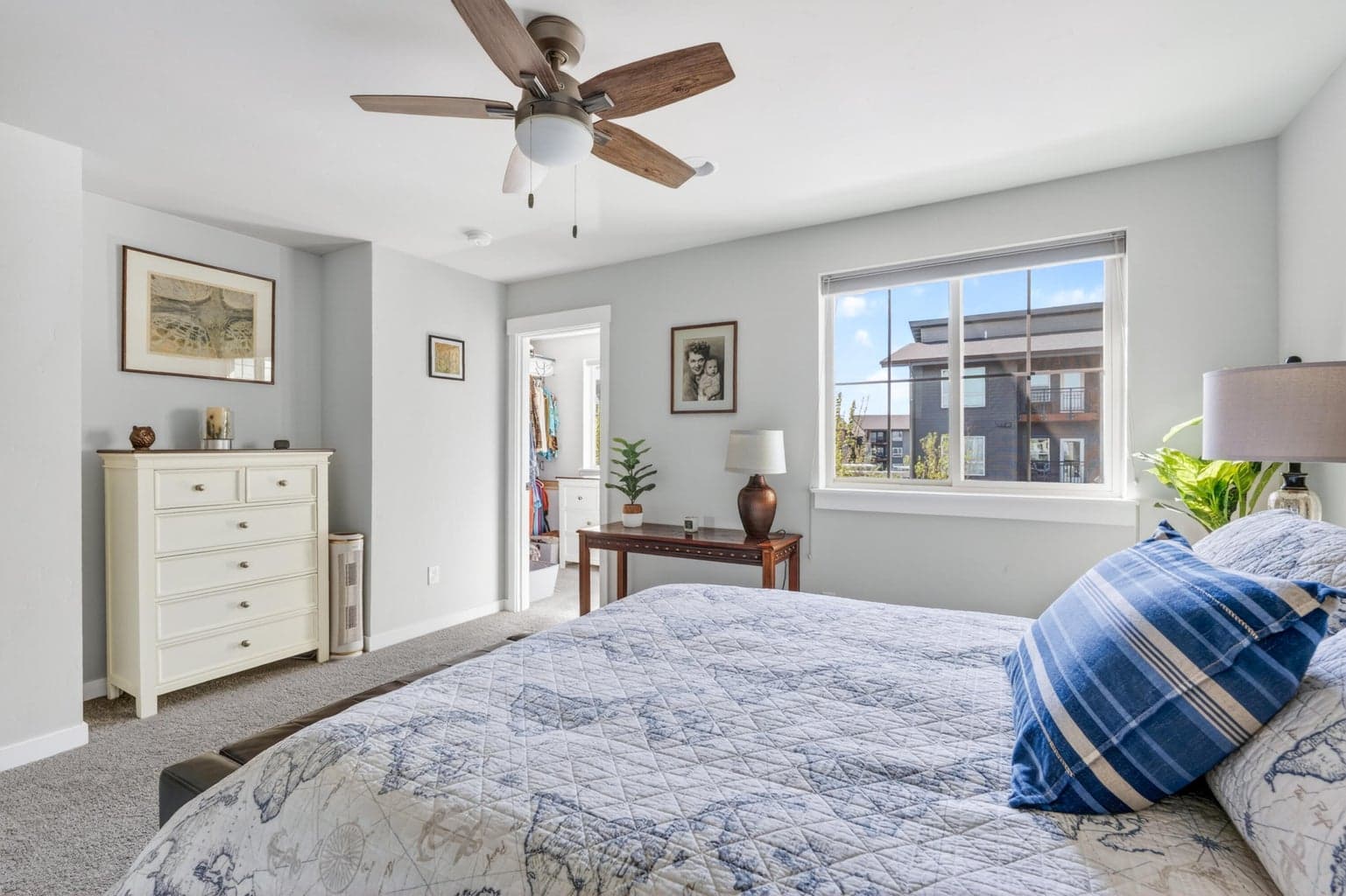 Photo of 4572 SW 37th Street 8 of 18