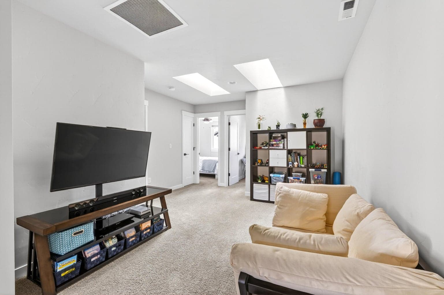 Photo of 4572 SW 37th Street 11 of 18