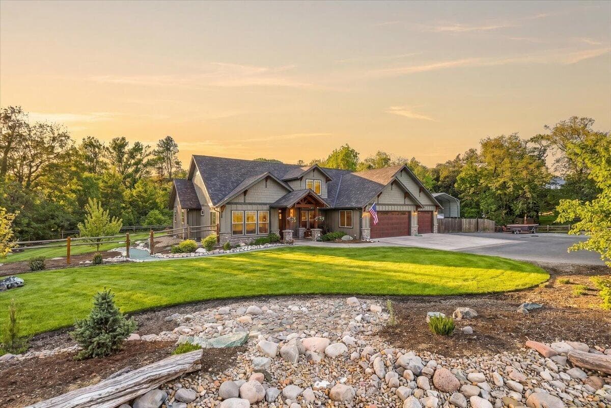 469 Wards Creek, Rogue River, 97537