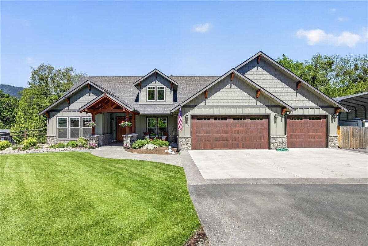 Photo of 469 Wards Creek 2 of 82
