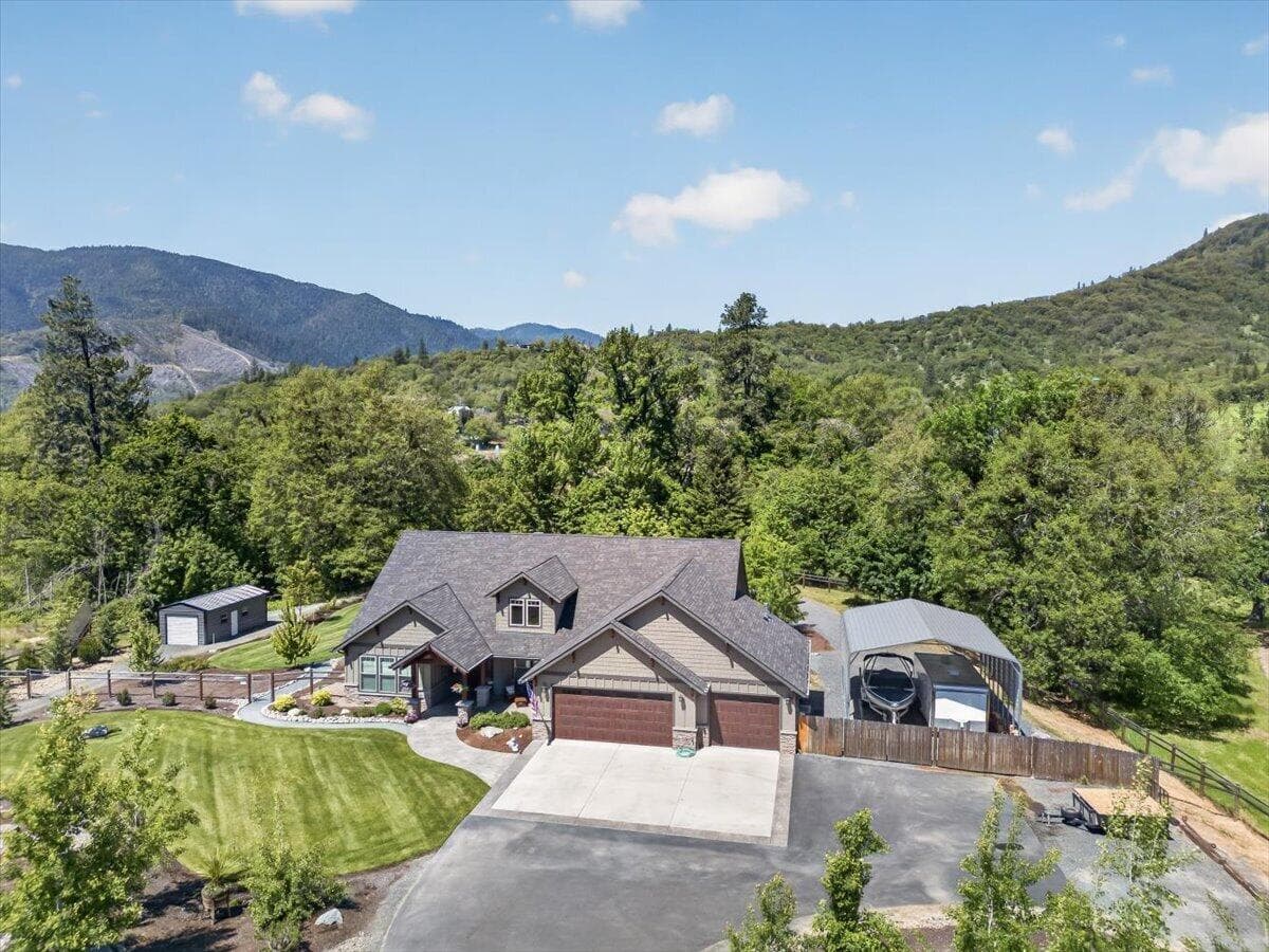 Photo of 469 Wards Creek 3 of 82