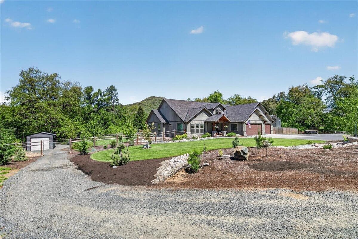 Photo of 469 Wards Creek 5 of 82