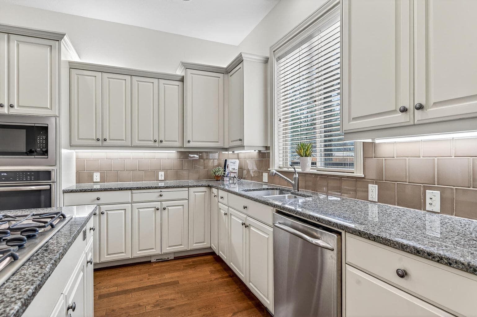 Photo of 61102 Aspen Rim Lane 11 of 32