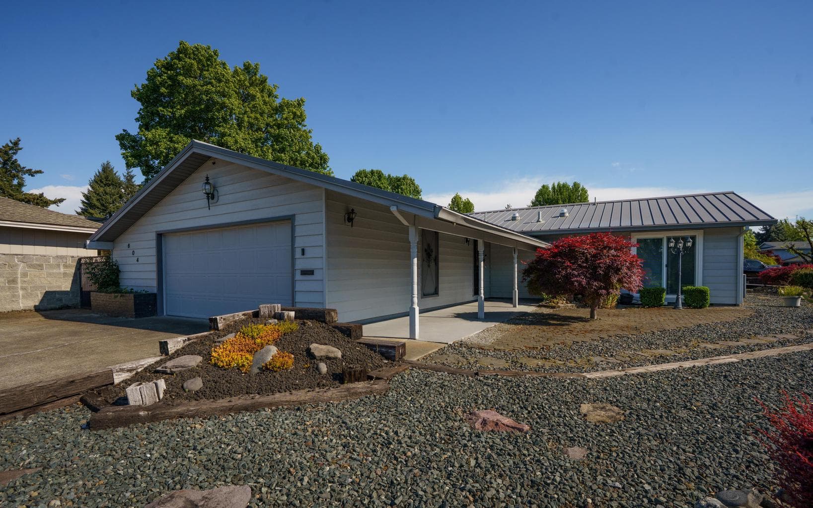 Photo of 604 Hemlock 2 of 26