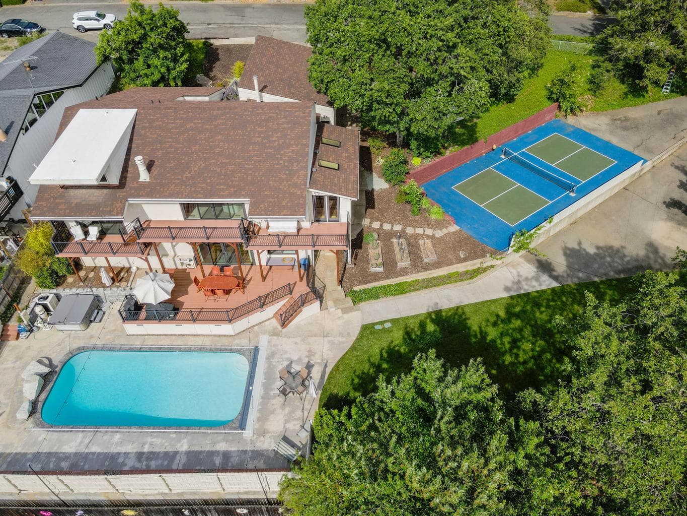 1710 Hillcrest