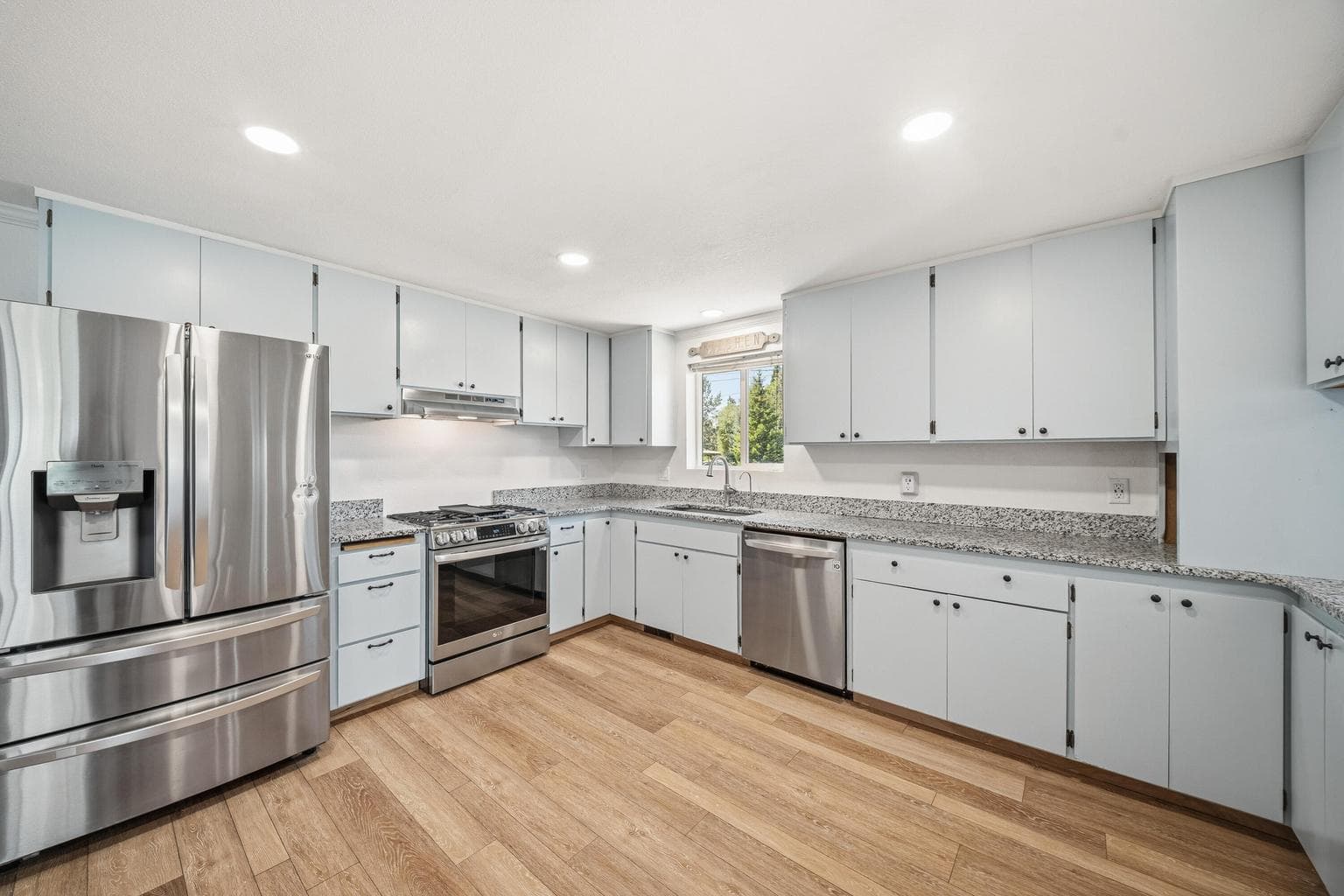 Photo of 3890 25th 1 of 31