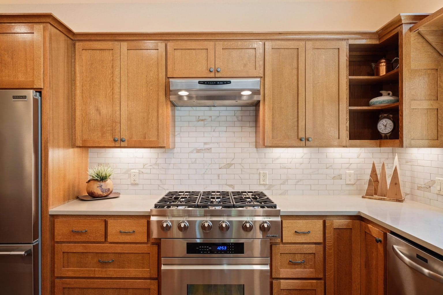 Photo of 2677 NW Champion Circle 9 of 47