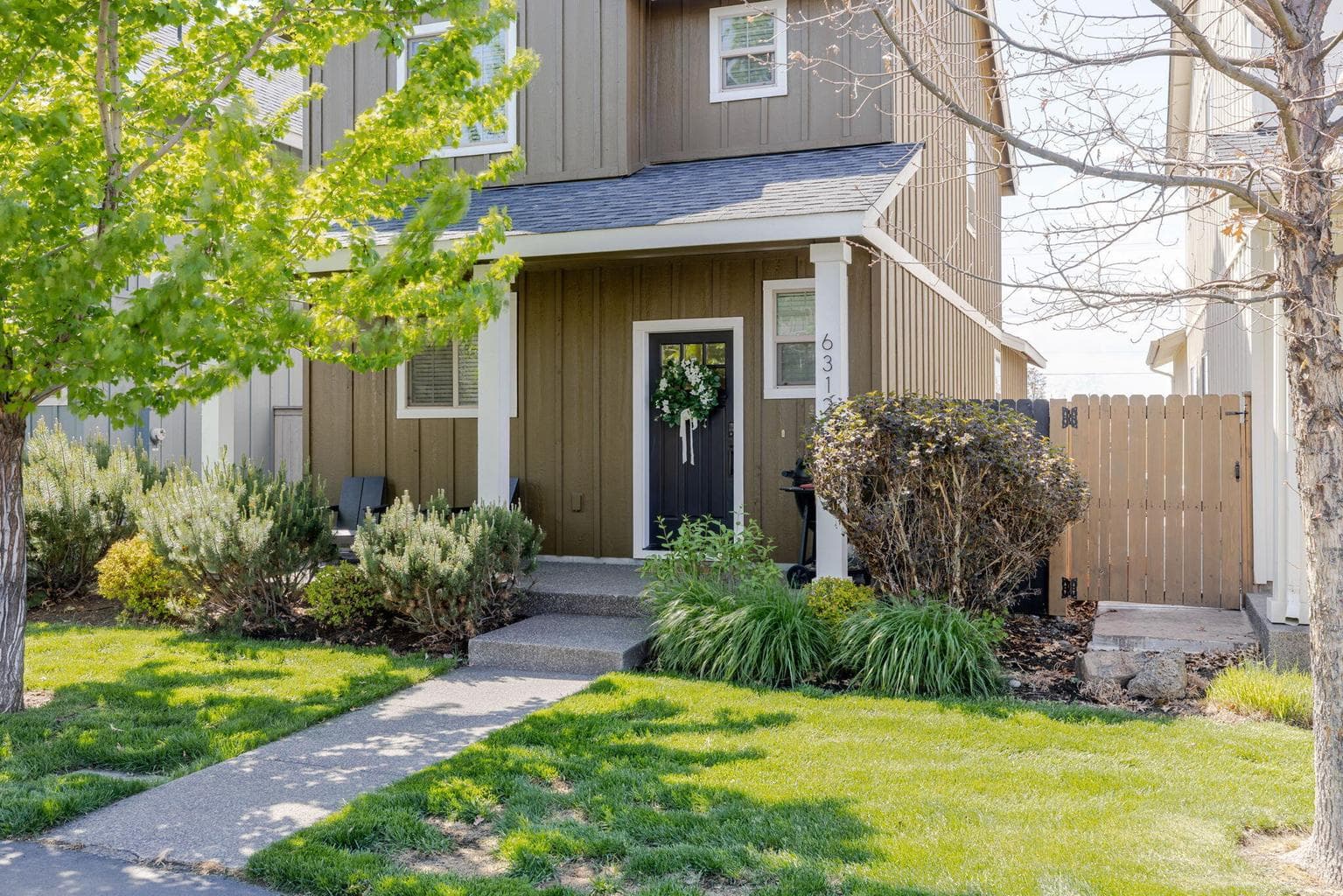 Photo of 63121 De Haviland 2 of 37