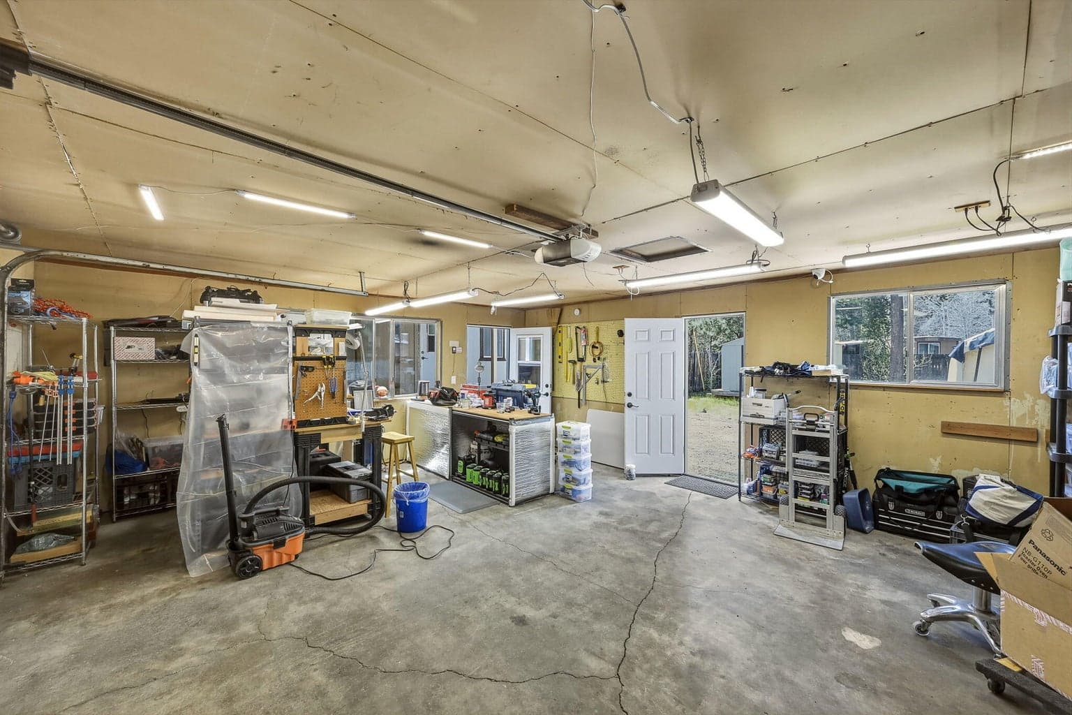 Photo of 16050 Elderberry Lane 31 of 38