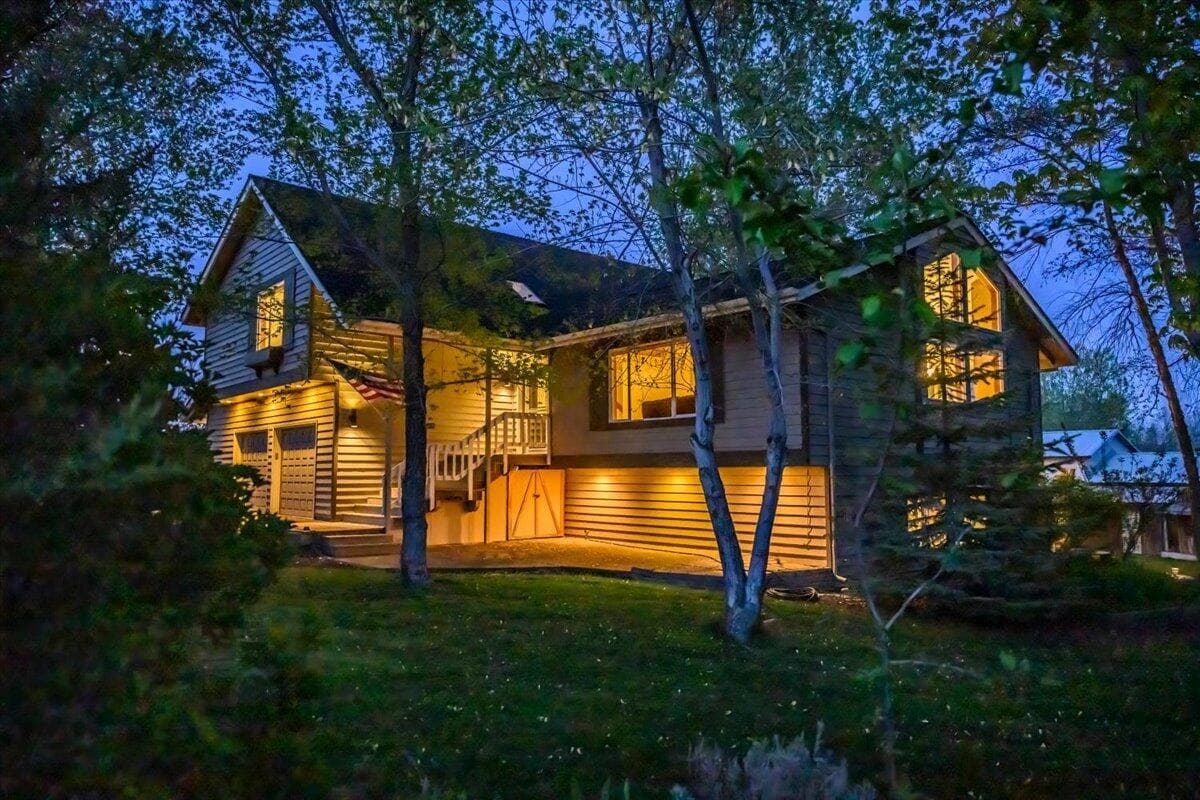 1176 Barnes