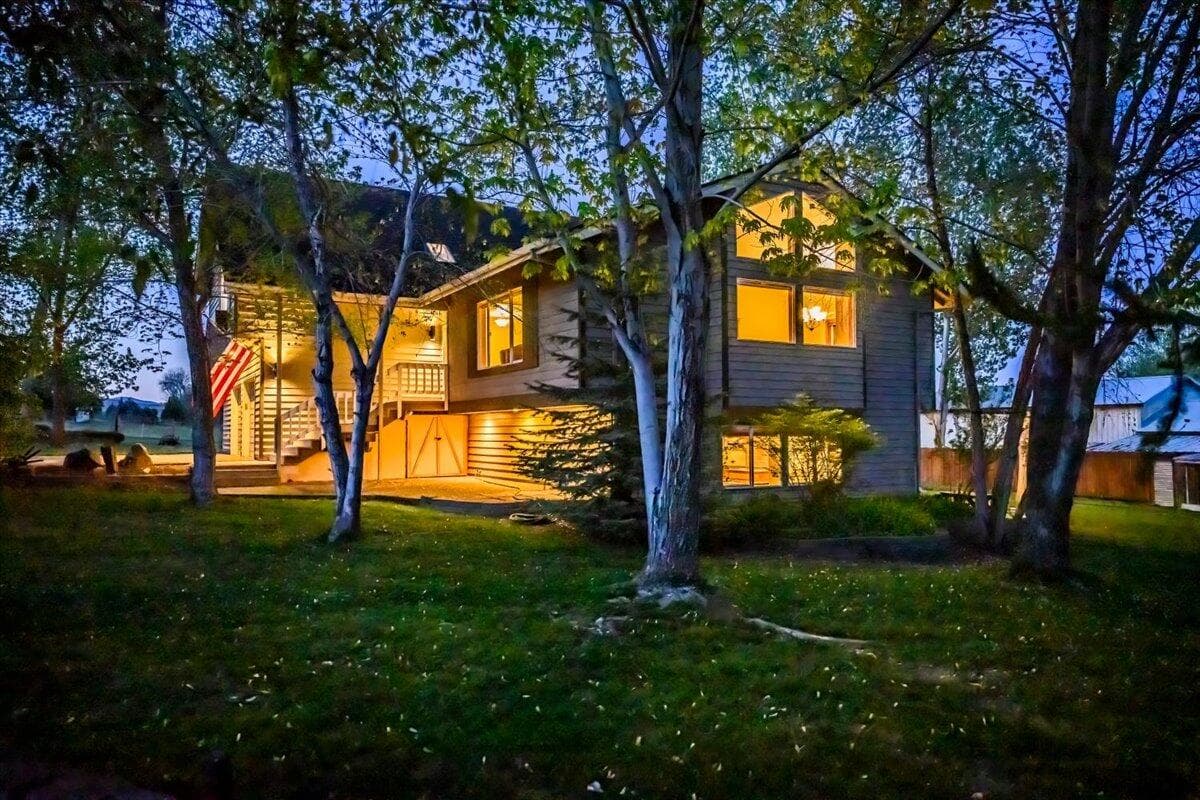 Photo of 1176 Barnes 3 of 45
