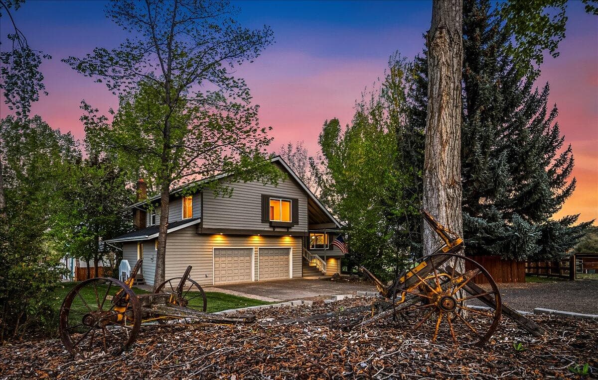 Photo of 1176 Barnes 2 of 45