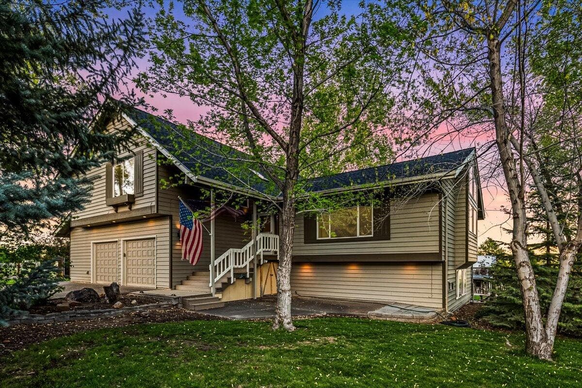 Photo of 1176 Barnes 4 of 45