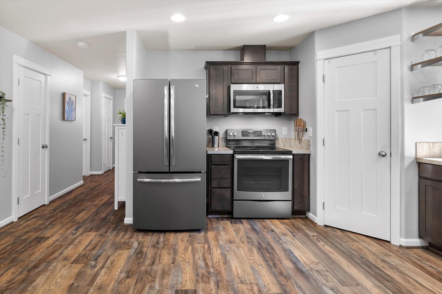 Photo of 21275 Thornhill 5 of 23