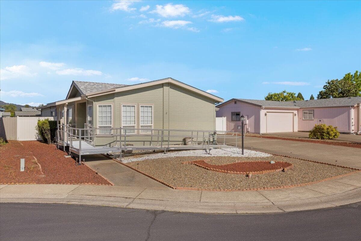 555 Freeman